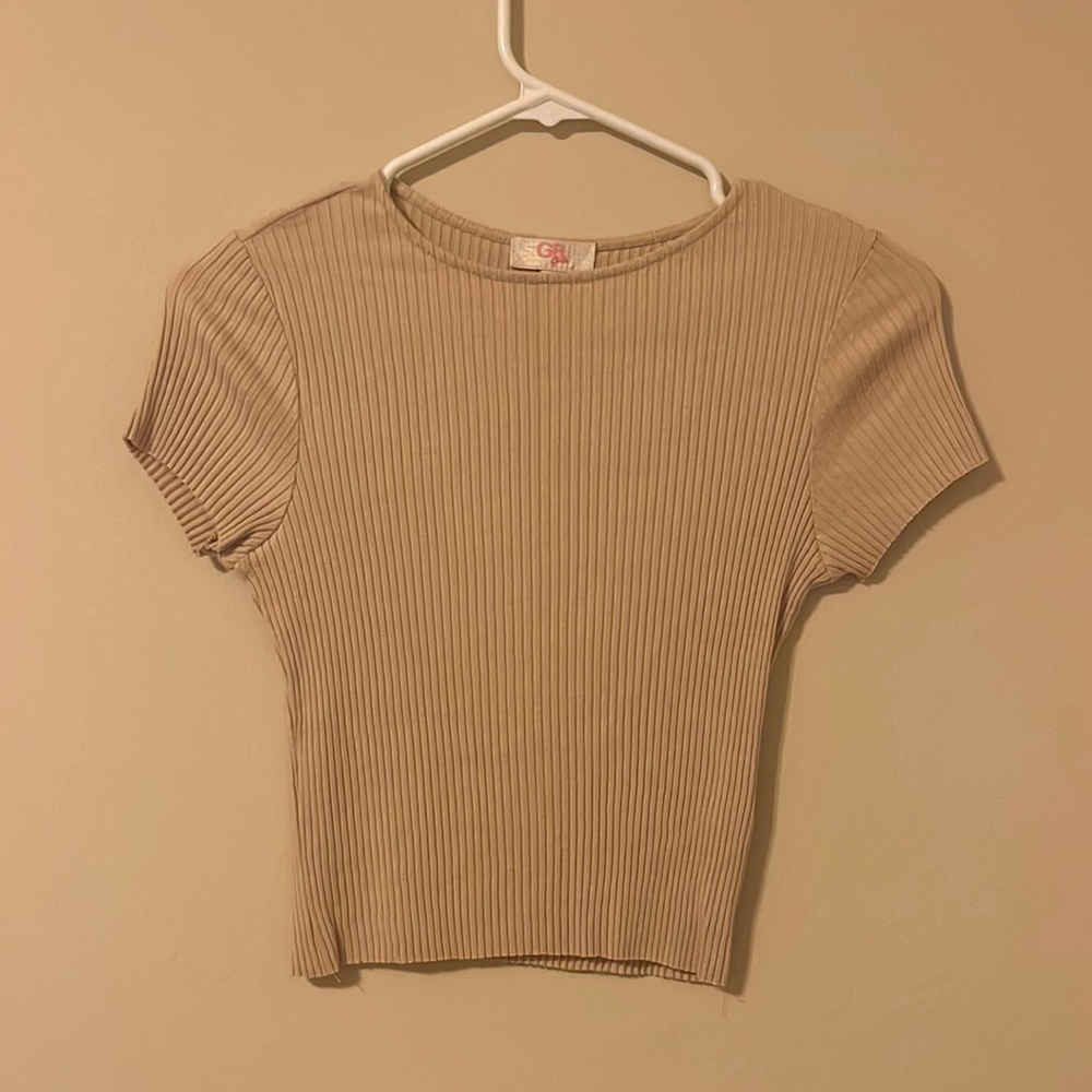 Girl’s cute fitted tee.